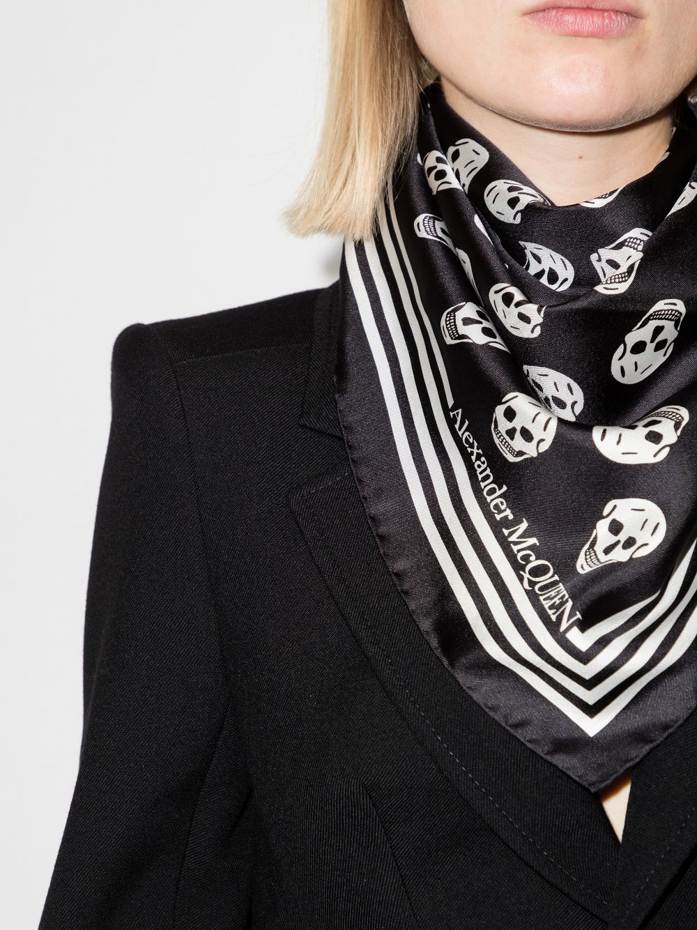 Alexander McQueen Scarfs Black - VivaceVenus