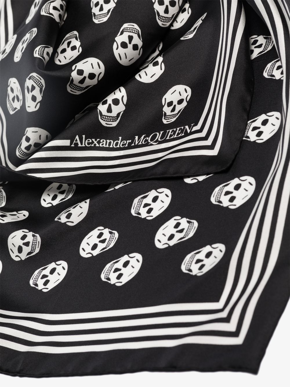 Alexander McQueen Scarfs Black - VivaceVenus